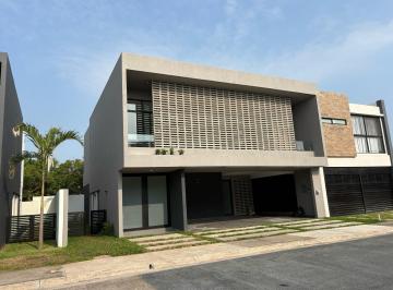 Casa · 325m² · 4 Recámaras · 2 Estacionamientos · Casa - Punta Tiburón
