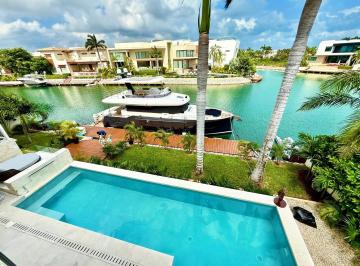 Casa · 909m² · 4 Recámaras · 7 Estacionamientos · Casa en Canales Puerto Cancún