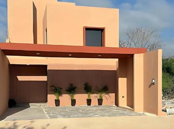 Casa · 195m² · 3 Recámaras · 2 Estacionamientos · Venta Townhouse en Temozon Norte
