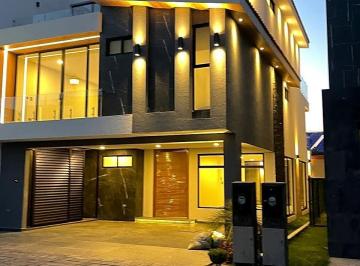 Casa · 314m² · 3 Recámaras · 3 Estacionamientos · Residencia en Venta