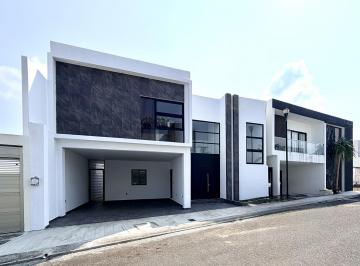 Casa · 277m² · 4 Recámaras · 2 Estacionamientos · Casa en Venta con Alberca en Lomas Diamante Riviera Veracruzana Alvarado Veracruz