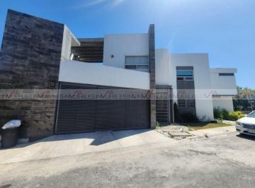 Casa · 430m² · 4 Recámaras · 4 Estacionamientos · Casa en Renta en Apodaca