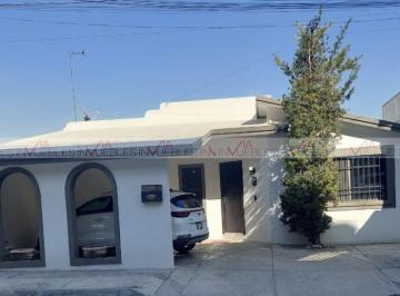 Casa · 226m² · 3 Recámaras · 3 Estacionamientos · Casa en Venta en Colinas de San Jeronimo