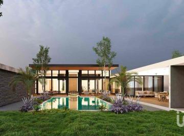 Casa · 848m² · 6 Recámaras · 5 Estacionamientos · Casa en Venta en Sierra Papacal, Yucatán.