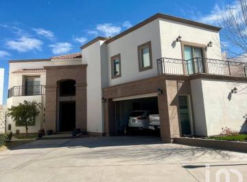 Casa · 407m² · 3 Recámaras · 2 Estacionamientos · Casa en Venta Zona Campos Eliseos Equipada Acabados de Lujo