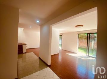 Casa · 247m² · 3 Recámaras · 2 Estacionamientos · Casa con Uso de Suelo Comercial en Venta