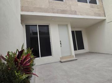 Casa · 136m² · 4 Recámaras · 2 Estacionamientos · Casa en Venta en Civac Jiutepec, Morelos Resién Remodelada