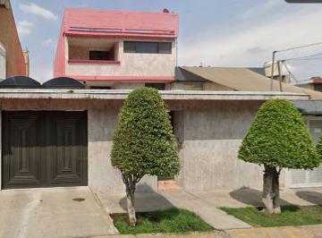 Casa de 4 habitaciones, Nezahualcóyotl · Casa con 204 m² de Superficie de Terreno y 4 Dorm. en Venta en Bosques de Aragón