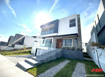 Casa en condominio de 5 habitaciones, Zapopan · Residencia Nueva en Venta en Abadía