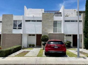 Casa · 173m² · 3 Recámaras · 2 Estacionamientos · Casa en Venta en Condominio "Altaira Aquila", en Fraccionamiento Zakia
