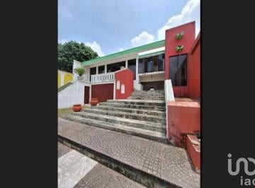 Casa · 498m² · 3 Recámaras · 6 Estacionamientos · Casa en Venta Kawatzin Ideal Para Vivienda y Negocio