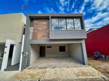 Casa · 244m² · 3 Recámaras · 2 Estacionamientos · Casa con Recamara en Planta Baja en Venta en Xalapa Veracruz Fraccionamiento La Finca Residencial
