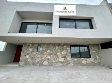 Casa · 250m² · 4 Recámaras · 3 Estacionamientos · Casa 4 Recamaras en Venta Lomas de Juriquilla Queretaro