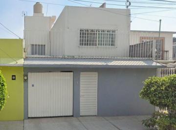 Casa de 3 habitaciones, Nezahualcóyotl · Casa con 136 m² de Terreno y 3 Recámaras en Venta en Valle de Aragon 1ra Secc