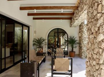 Casa · 490m² · 4 Recámaras · 3 Estacionamientos · Casa en Lagos del Sol
