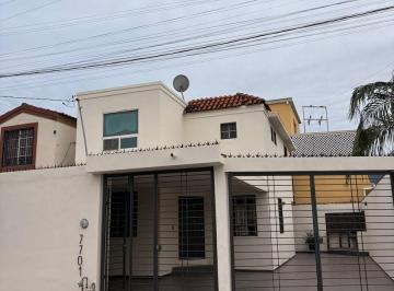 Casa · 163m² · 3 Recámaras · 2 Estacionamientos · Casa en Venta con Excedente en Privada Jardines de Andalucia