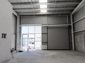 Bodega comercial · 215m² · 3 Estacionamientos · Bodega en Renta 215 m² en El Marqués, Querétaro, Salida a La Cdmx. Gps