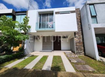 Casa · 192m² · 3 Recámaras · 2 Estacionamientos · Residencia en Venta en Santillana Residencial