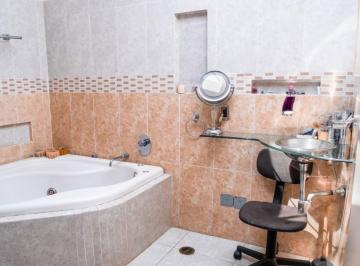 Casa · 273m² · 3 Recámaras · 2 Estacionamientos · Casa - Graciano Sánchez Romo