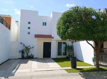 Casa · 130m² · 3 Recámaras · 2 Estacionamientos · Casa en Venta en Hacienda Molino de Flores