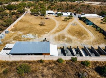 Local comercial · 300m² · 2 Recámaras · 20 Estacionamientos · En Venta Terreno con Negocio de Ferreteria y Mas