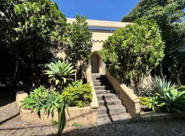 Casa · 446m² · 5 Recámaras · 5 Estacionamientos · Casa en Cuernavaca Norte Para Remodelar