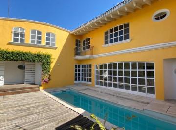 Casa · 320m² · 3 Recámaras · 2 Estacionamientos · Zona Dorada
