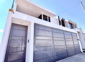 Casa de 4 habitaciones, Tepatitlán de Morelos · Casa en Venta Lomas del Real Tepatitlan