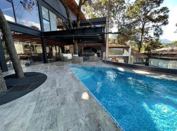 Casa de 4 habitaciones, Valle de Bravo · Casa en Venta en Avándaro
