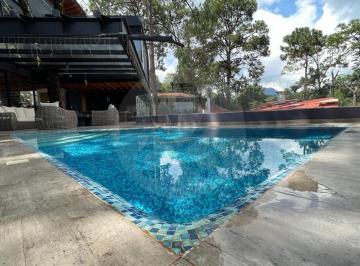 Casa · 350m² · 4 Recámaras · 4 Estacionamientos · Casa en Venta en Avándaro