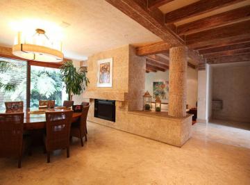 Casa · 375m² · 4 Recámaras · 4 Estacionamientos · Casa - Jardines en La Montaña