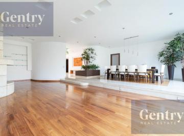 Casa · 790m² · 3 Recámaras · 6 Estacionamientos · Jardines en La Montaña, Residencia en Venta