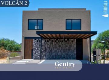 Casa · 242m² · 3 Recámaras · 2 Estacionamientos · Casa en Altozano, Qro.