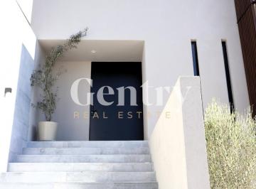 Casa · 361m² · 3 Recámaras · 2 Estacionamientos · Casa en Venta en Lomas del Campanario IV