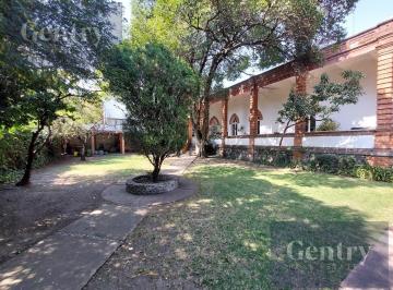 Casa · 392m² · 3 Recámaras · 6 Estacionamientos · Joya Arquitectónica en Toriello Guerra
