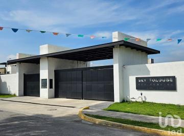 Terreno / Lote · 201m² · Terreno Residencial en Venta de 201 m² en Privada Sky Tolouse en Llano Grande, Metepec, Edo. Méx.