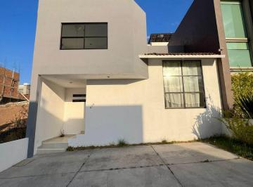Casa de 3 habitaciones, Morelia · Excelente Casa a La Venta Ubicado en Paseo del Parque, Tres Marías.