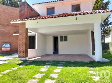 Casa · 342m² · 4 Recámaras · 4 Estacionamientos · Casa en Venta en Rancho Zamarrero, Zinacantepec, México