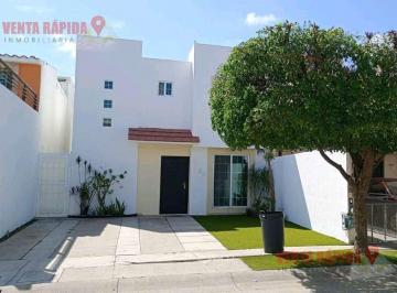 Casa · 130m² · 3 Recámaras · 2 Estacionamientos · Casa en Fraccionamiento Hacienda Molino de Flores
