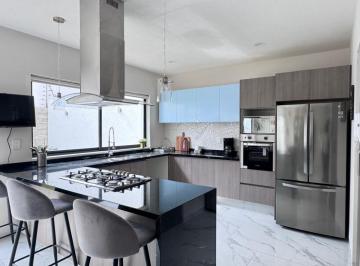 Casa en condominio de 3 habitaciones, Metepec · Casa con 205 m² Superficie de Terreno, 3 Recámaras en Venta en Metepec