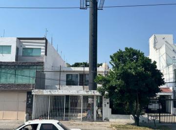 Casa de 5 habitaciones, Guadalajara · Oportunidad de Inversión Casa Sobre López Mateos Norte Para Remodelar