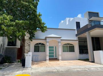 Casa · 170m² · 2 Recámaras · 2 Estacionamientos · Casa Loft en Venta/renta, 2 Recámaras, Piscina, Palmaris By Cumbres, Av Huayacán, Cancún