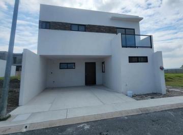Casa de 3 habitaciones, Alvarado · Casa en Venta con Recámara en Planta Baja en Fracc. Lomas de La Rioja, Riviera Veracruzana.