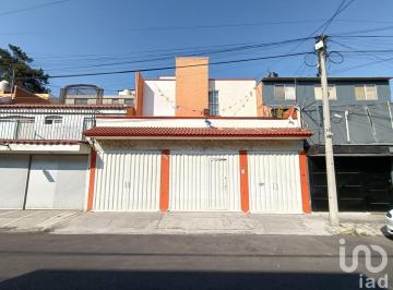 Casa · 251m² · 5 Recámaras · 3 Estacionamientos · Casa en Venta en Campestre Churubusco, Coyoacan, Cdmx