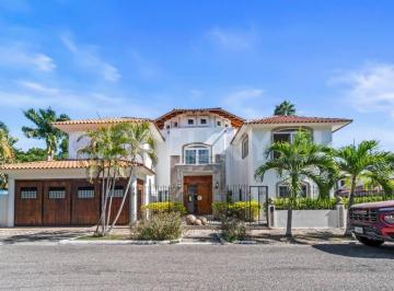 Casa · 798m² · 5 Recámaras · Casa Manzanero