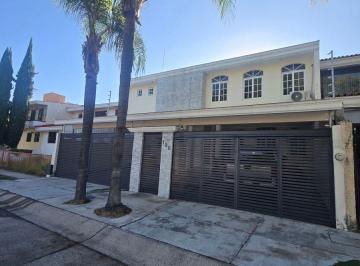 Casa de 4 habitaciones, Zapopan · Hermosa Casa en Venta en Bugambilias
