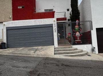 Casa · 248m² · 3 Recámaras · 3 Estacionamientos · Venta de Residencia en Fracc Lomas Universidad