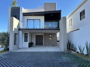 Casa de 4 habitaciones, Pachuca · Hermosa Residencia Carolina! 317 m de Construcción