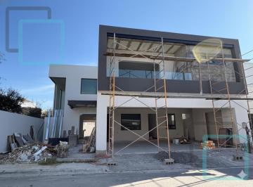 Casa · 540m² · 4 Recámaras · 3 Estacionamientos · Casa en Venta La Joya Residencial Zona Carretera Nacional Monterrey