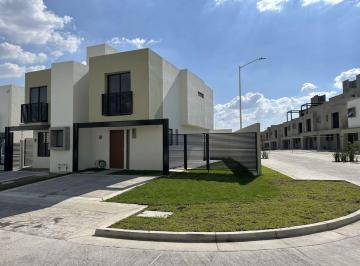 Casa de 2 habitaciones, Tlajomulco de Zúñiga · Casa en Renta con Excedente de Terreno (Jardín) y Dentro de Coto, Fraccionamiento Adamar